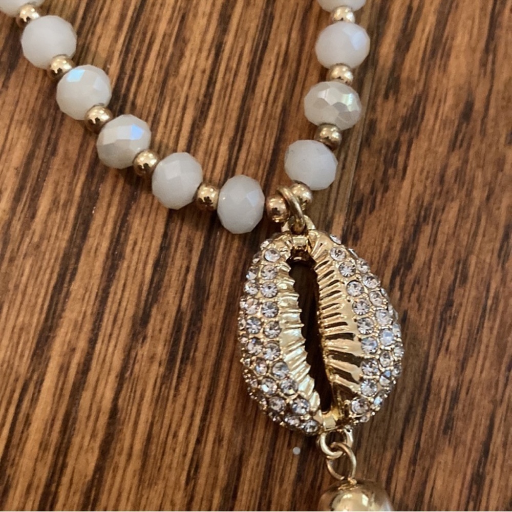 Lilly Pulitzer beaded tassel necklace with gold shell and sparkle details NWT